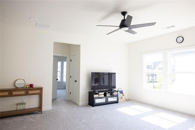 Building Photo - 5014 Baywood Ln