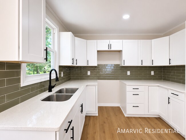 Building Photo - 807 Candlewood Dr