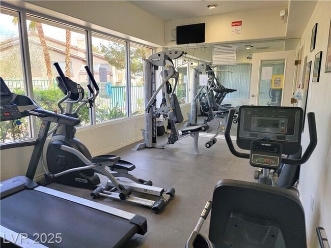 Building Photo - BRIGHT 2ND FLOOR UNIT IN SOUTHEAST GATED C...