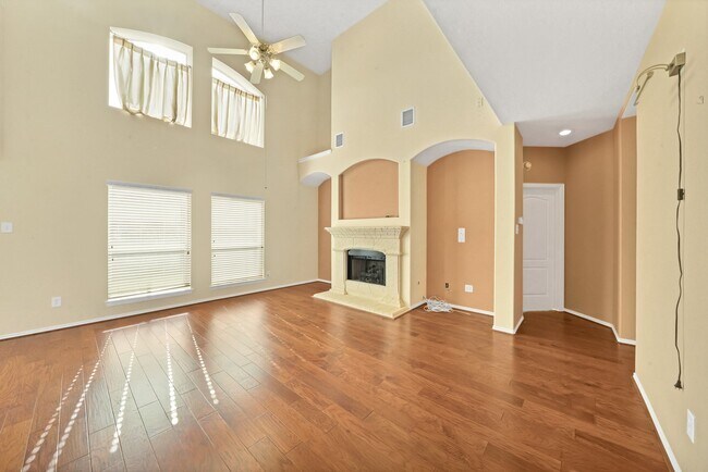 Building Photo - 18123 Memorial Falls Dr