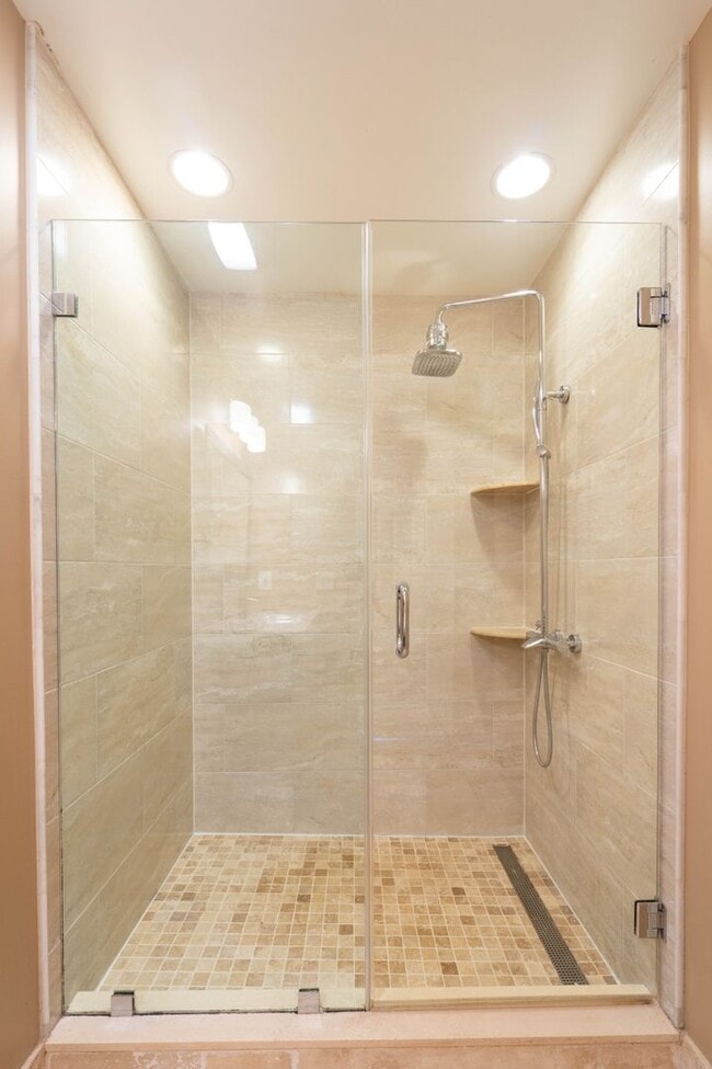 Building Photo - 1553 Templeton Pl