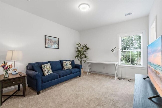 Building Photo - 5045 Reserve Dr