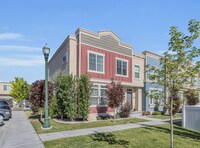 Building Photo - 4 Bed/2.5 Bathroom home in Woods Cross