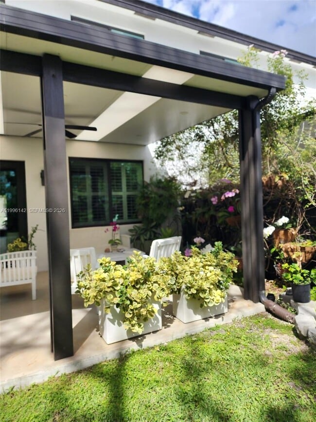 Building Photo - 1411 SW 66th Ave