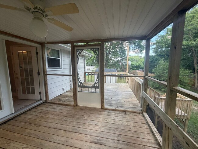 Building Photo - Large home for rent!