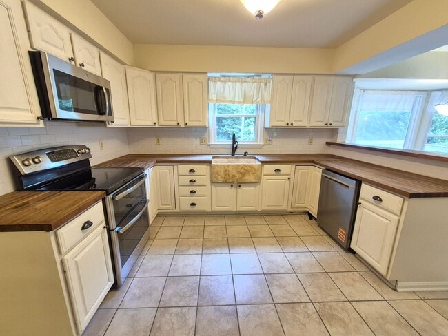 Building Photo - 125 Ivywood Dr