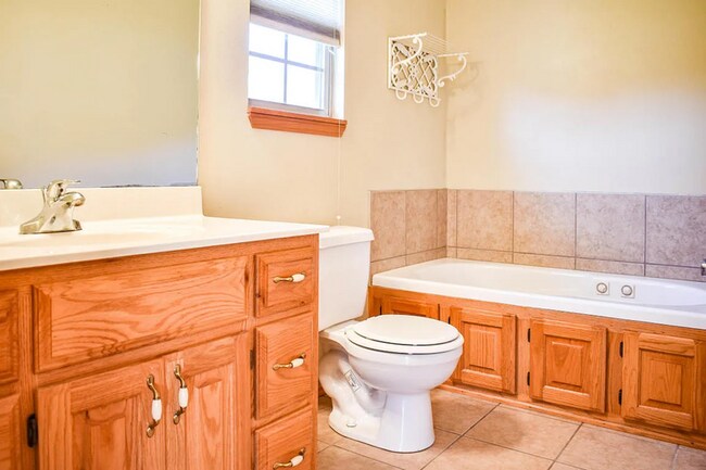 Building Photo - 505 Falcon Heights