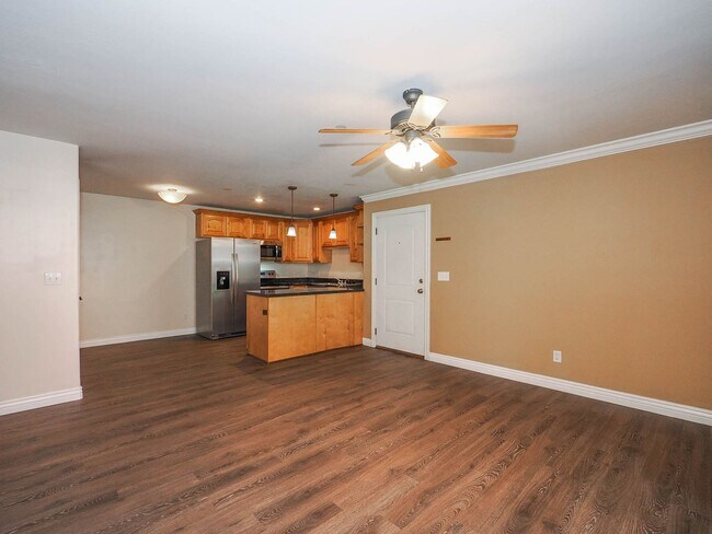 Building Photo - GROUND LEVEL CONDO UNIT