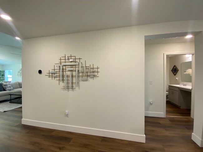 Building Photo - *1000 OFF 1ST MONTH FREE* Spacious 4 Bed, ...
