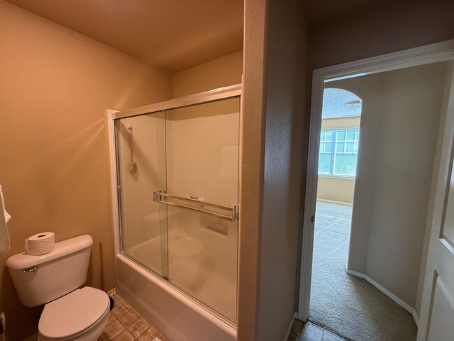 Building Photo - g434