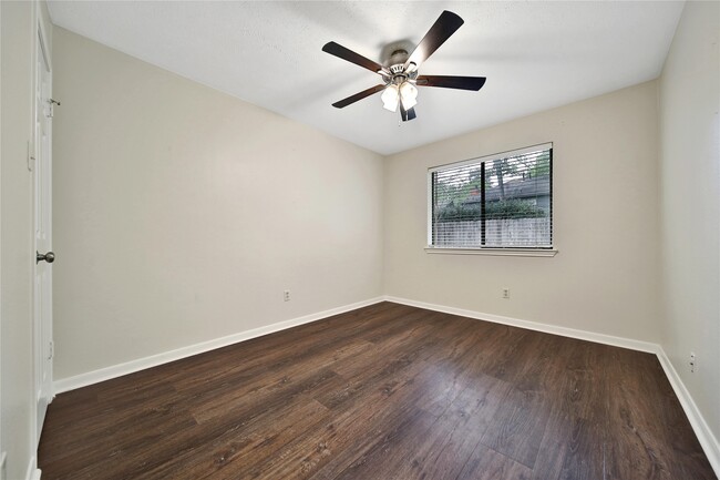 Building Photo - 3939 Fawn Creek Dr