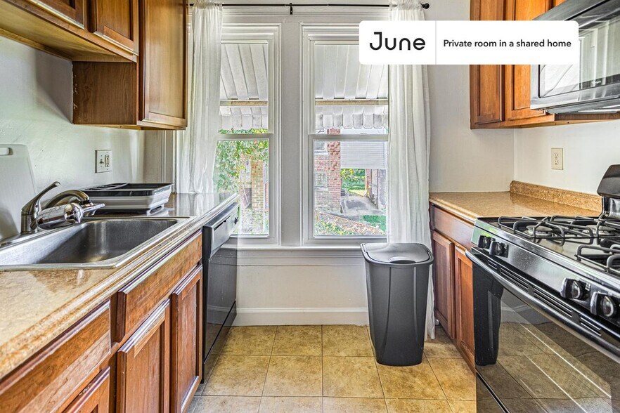 Building Photo - Room in Shared 6 bed/3 bath home in Brookland