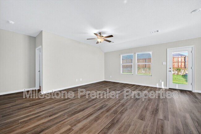 Building Photo - 2121 Gustavus Dr