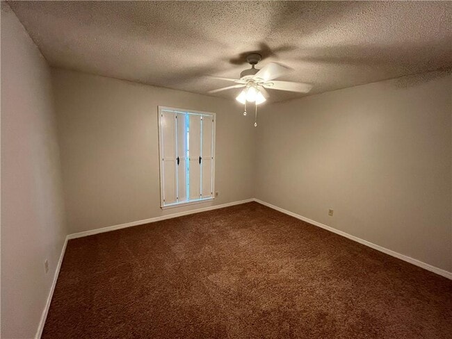 Building Photo - 562 Barcelona Dr