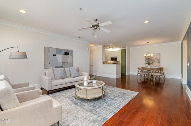 Building Photo - Prime Davis Park Location! Move-In Ready 2...