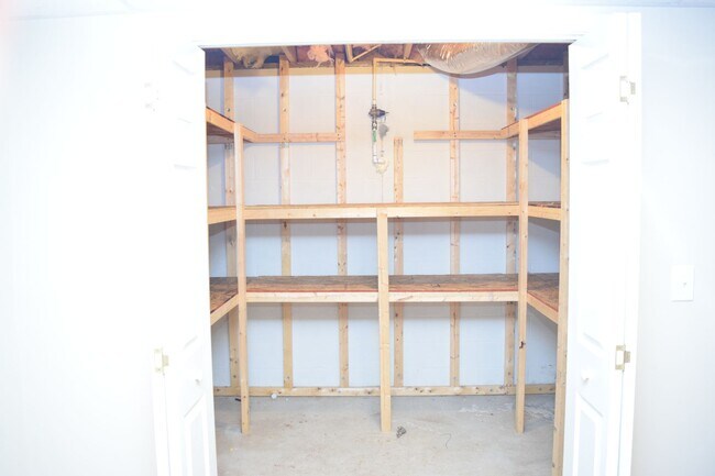 Building Photo - Spacious 3-Bedroom, 3-Bath Home with Bonus Room in a Quiet Neighborhood! NO PETS