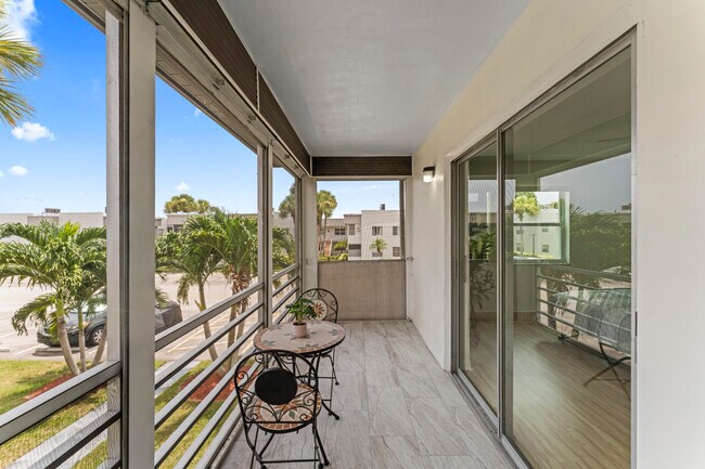 Building Photo - 230 Normandy Ln