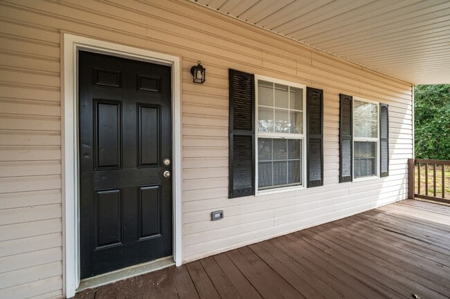 Building Photo - Super Cute & Super Clean 2-Bedroom Home in a Peaceful Bessemer Spot!
