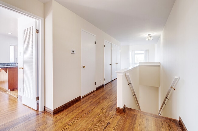 Building Photo - 90 Geldert Dr