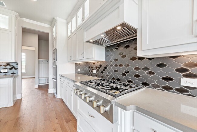 Building Photo - 813 Gallant Fox Trail