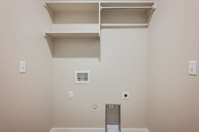 Building Photo - Pineway Aria Plan