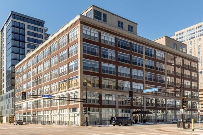 Building Photo - 521 S 7th St