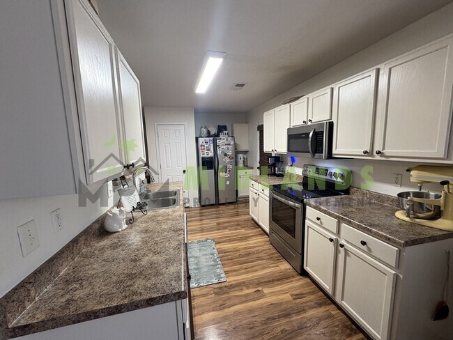 Building Photo - 233 Seabiscuit Ln