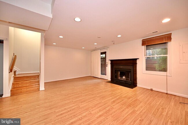 Building Photo - 1561 Templeton Pl