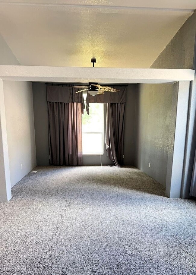 Building Photo - Spacious 3 Bed, 2 Bath Home with Shop & Stunning River Views – Clemans Addition