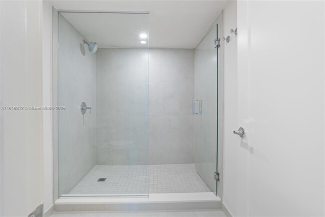 Building Photo - 555 NE 34th St