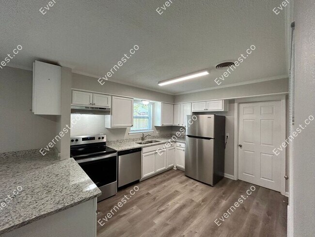 Building Photo - 1480 Moss Point Dr