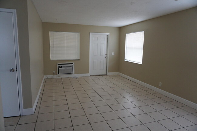 Building Photo - 1601 AC Evans St
