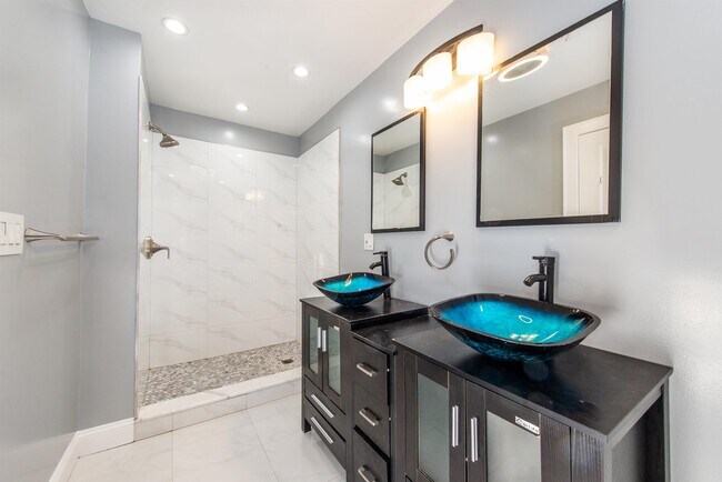 Building Photo - 894 AVENUE C