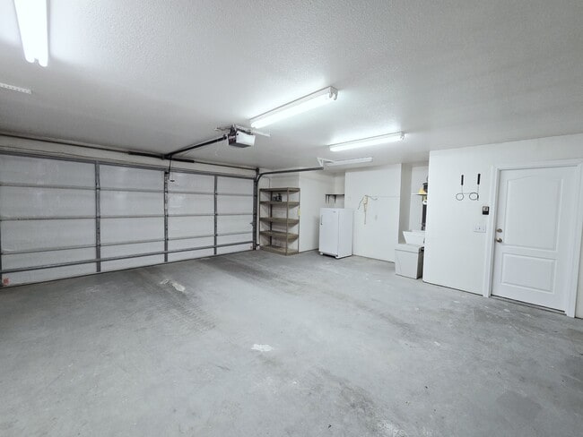 Building Photo - 250 Comstock Ave