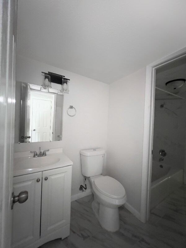 Building Photo - 2411 Talonwood Dr