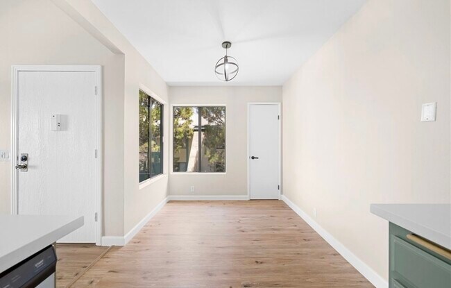 Breakfast area - 20415 S Vermont Ave