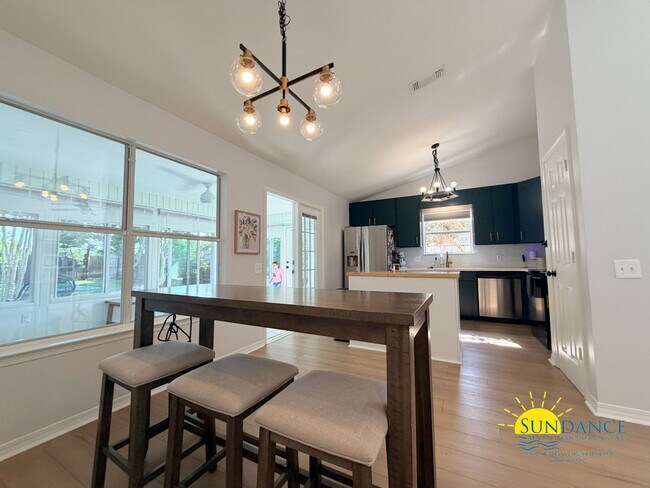 Building Photo - Stunning 3 Bedroom Home in Gulf Breeze with stand out accents!