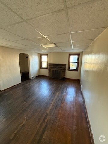 Building Photo - Comfortable 2-Bedroom Rental on Tremont Av...