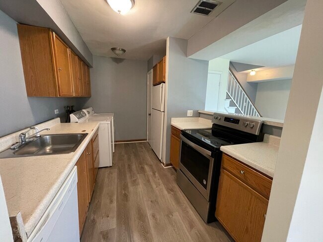 Building Photo - 1311 N Glen Cir