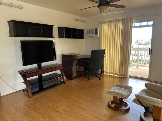 Building Photo - Spacious 2 Bedroom / 2 Bath Mostly Furnish...