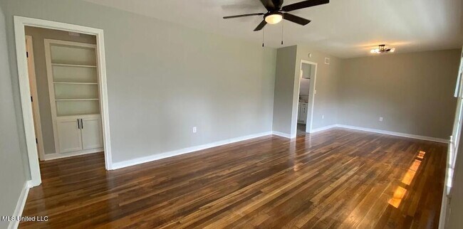 Building Photo - 160 Wildwood Cir