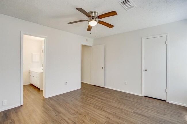 Building Photo - 2504 Ewell Dr