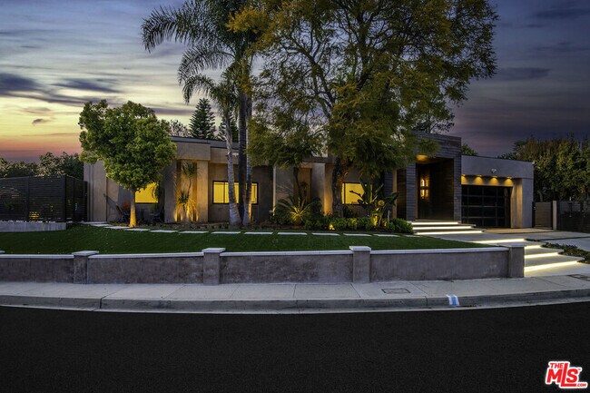 Building Photo - 16601 Park Ln Cir