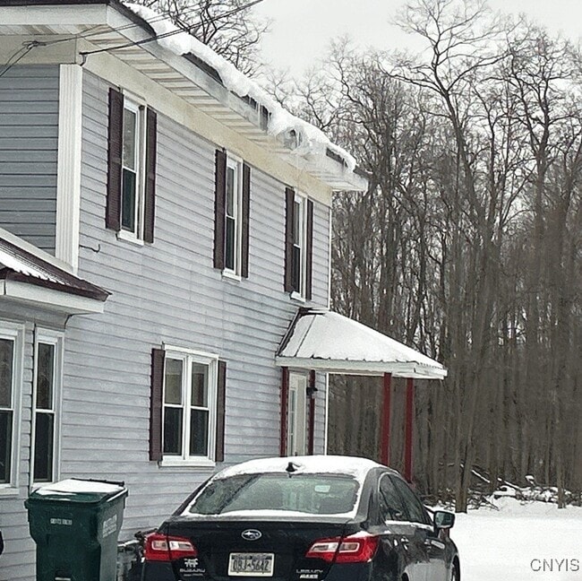 Building Photo - 335 Church St