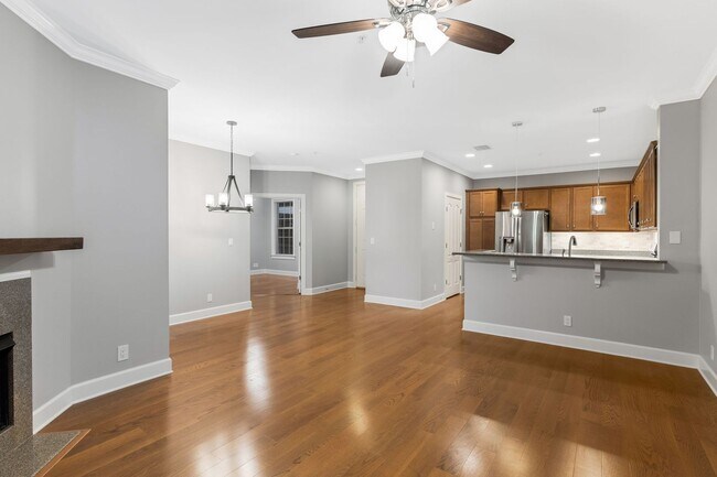 Building Photo - Beautiful Ground Floor Condo 2 bed 2 bath