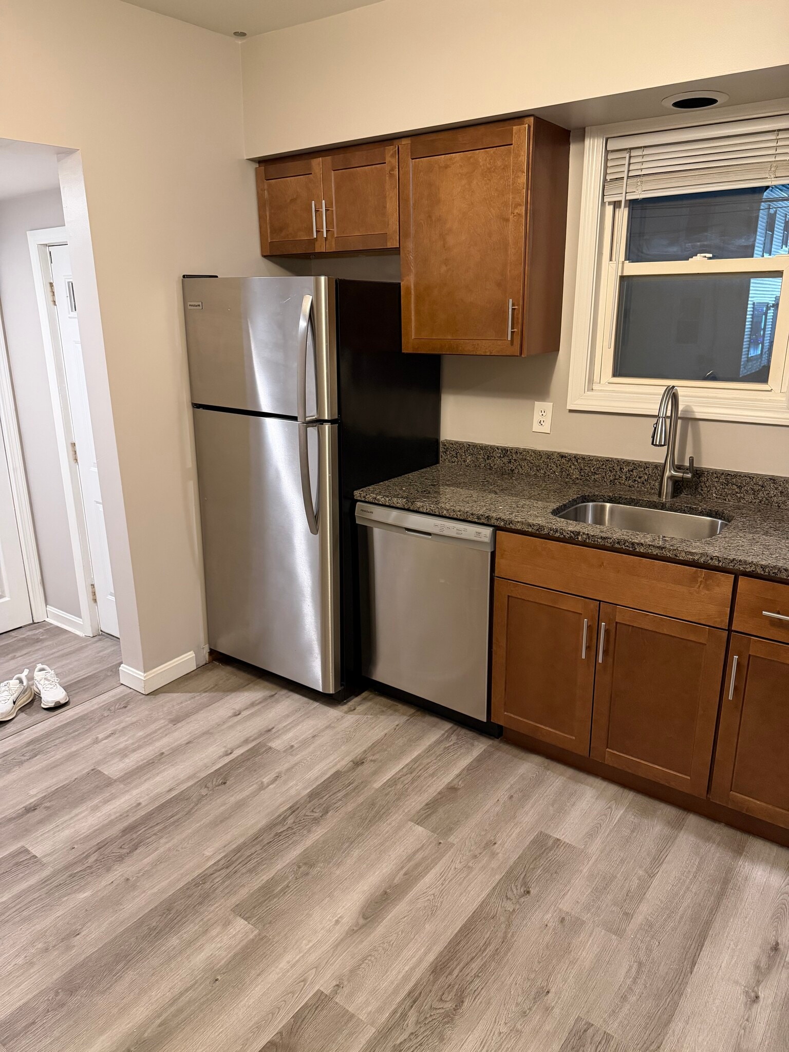 Building Photo - 406 N Broadway