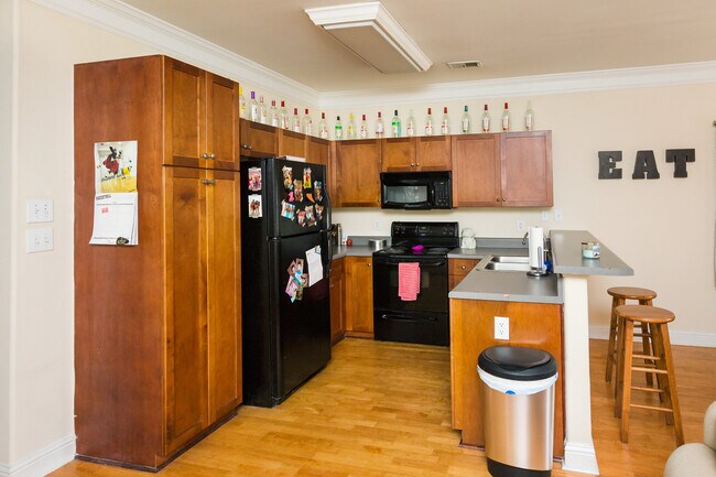 Building Photo - 100 Davis St