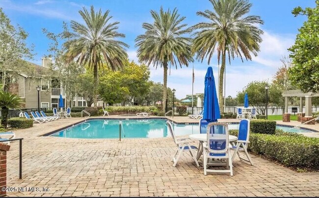 Building Photo - 3938 Hendricks Ave