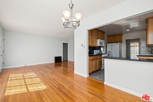 Building Photo - 836 Appelby St