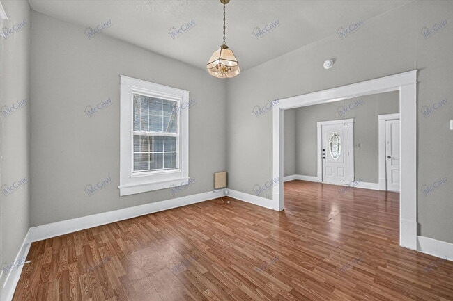 Building Photo - 419 N Grand Ave